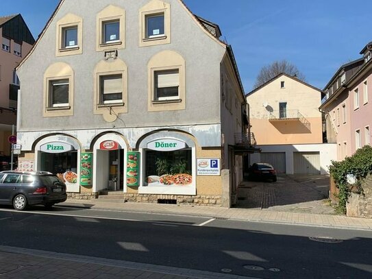 NEUER PREIS!! MFH mit 1 Gewerbeeinheit, Nebengeb., Garagen und Stellpl. in Höchberg