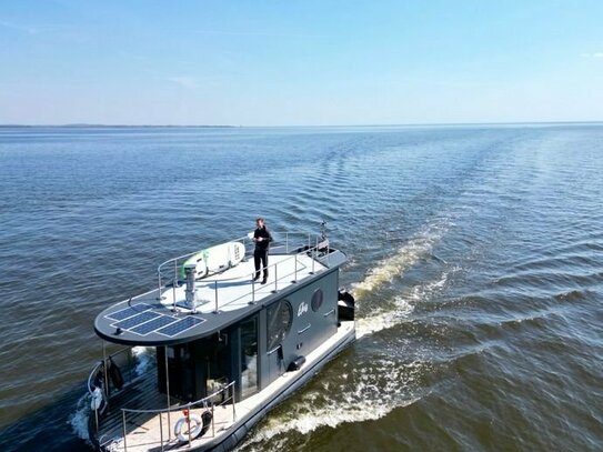 Traumhaft schönes schwimmendes Ferien-Apartment) Hausboot auf der Insel Rügen zu verkaufen