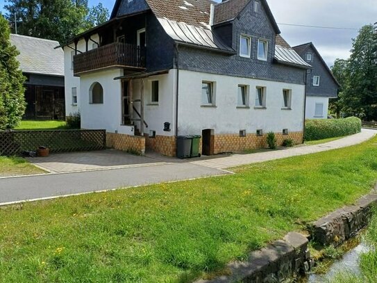 Haus mit Scheune und Garten in Haßlach