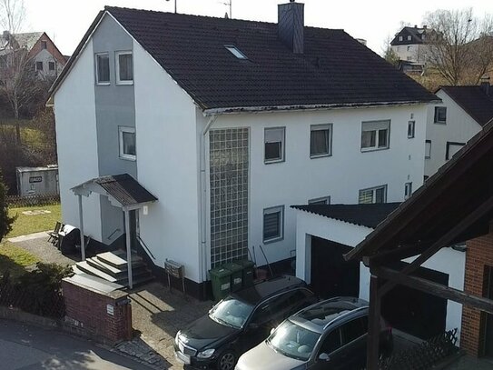 Familien aufgepasst, 3-Familienhaus mit Solar, VIEL PLATZ für Kinder und Arbeit, mit Doppelgarage, ca. 304 m² Wohnfläch…