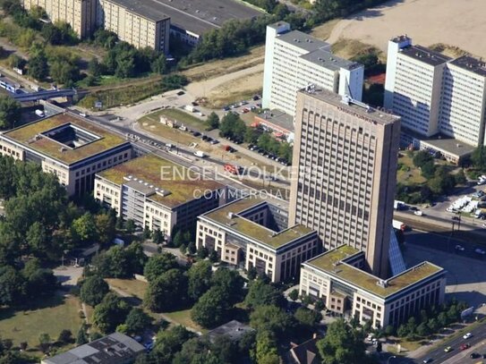 PYRAMIDE: Imposantes Bürohaus an der Landsberger Allee