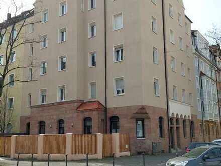 Altbau, 3 Zimmer, EBK, top renoviert, hohe Decken, großer Balkon, Tageslichtbad mit Badewanne, WIC, sehr gepflegt