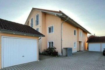 Ihr neues Zuhause - wunderschöne 4 Zimmer Wohnung mit Balkon Garten, Garage, Keller und viel Platz für die Familie