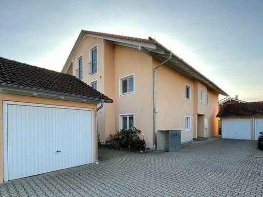 Ihr neues Zuhause - wunderschöne 4 Zimmer Wohnung mit Balkon Garten, Garage, Keller und viel Platz für die Familie