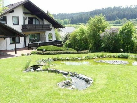 Idyllische Landhausvilla mit Traumgrundstück