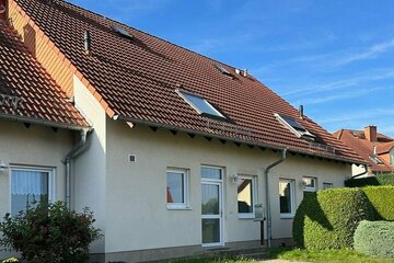 IN HÖHENLAGE ÜBER DRESDEN: Reihenmittelhaus mit Ausbaureserve und Garage, in Borthen!