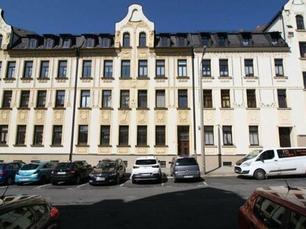 geräumige helle 2-Zimmer im Westend; Bad mit Fenster+Wanne; Stellplatz