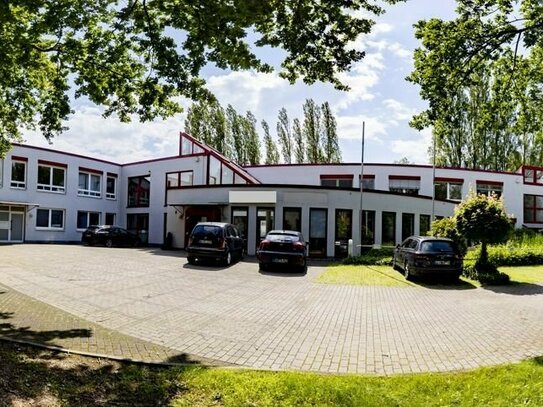Großzügiges Büro- und Lagergebäude in Dortmund mit 43 Stellplätzen