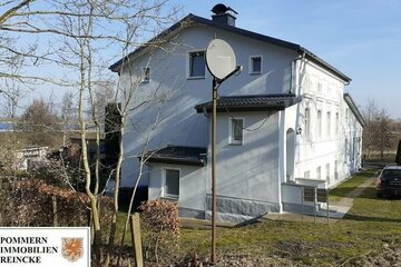 Ein herrschaftliches Haus am Stadtrand mit Wassergrundstück!