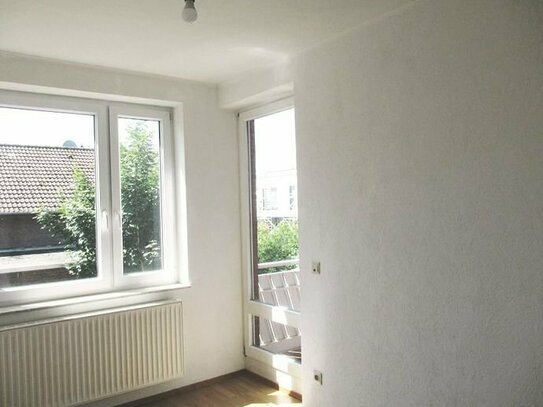 Helle Oberwohnung mit Balkon in zentrumsnaher Wohnlage z.B. Ideal f. 1-2 Personen