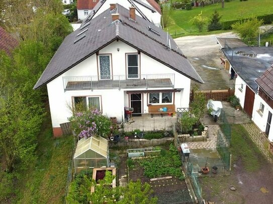 "Charmante Doppelhaushälfte (2-Wohnungen) auf dem Land: Ein idyllisches Zuhause abseits des Trubels"