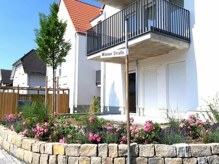 Komfortable 2-Zi-Neubau-ET-Wohnung, auch für Senioren top, mit Terrasse und kleinem Gartenteil, bezugsbereit