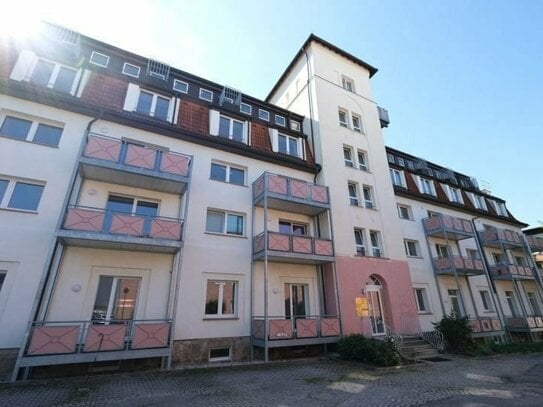 Großzügige möblierte 1-Zimmer mit Laminat und Balkon in Toplage an Wald und Klinik!