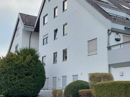 Großzügige lichtdurchflutete 3,5 Zimmer Wohnung im 1 OG., Nähe Bahnhof, inkl. TG-Stellplatz