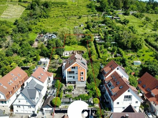 Interessantes und sehr großzügiges Mehrfamilienhaus mit zwei Gewerbeeinheiten in Randlage