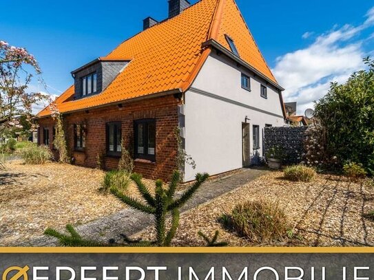 Bad Segeberg - Klein Niendorf | Modernisiertes Zweifamilienhaus mit stilvollem Altbau-Charme