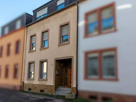 Einfamilienhaus mit Garten, Garage und Blick auf die Mosel