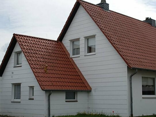DHH mit neuwertigen Dach inklusive Garage in guter Wohnlage