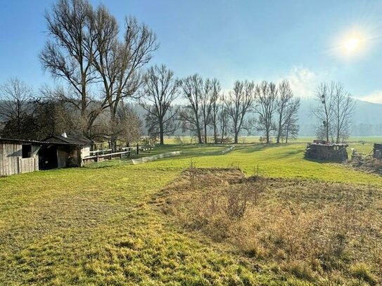 Großzügiges Traumgrundstück mit unverbaubaren Blick in Dörfles-Esbach