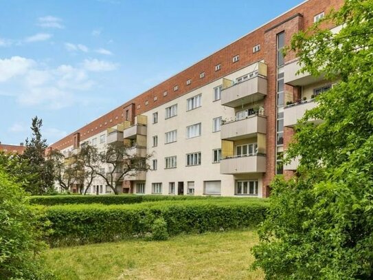 Attraktives Investment: Vermietete Wohnung mit Balkon in aufstrebendem Kiez