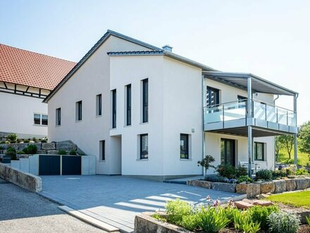 Bad Bocklet: Einfamilienhaus mit schönem Grundstück nahe Bad Kissingen / Neubaugebiet
