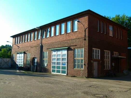 Lager/Werkstatt mit Büroetage ca. 442 m² EG und Atelier/Büro/Servicestützpunkt ca. 311 m² 1. OG in Hafennähe