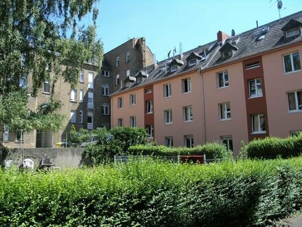 SEHR GEPFLEGTE FAMILIENWOHNUNG IN RUHIGER STADTRANDLAGE