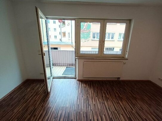 Nürnberg Altstadt (Sebald): freie 2-Zimmer Eigentumswohnung mit Balkon und Einbauküche zum Selbstbezug oder als Kapital…