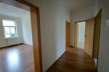 gemütliche 2-Zimmer Wohnung im 1. OG in Neukirchen, Bad mit Fenster, Dusche u. Wanne, Mietergarten