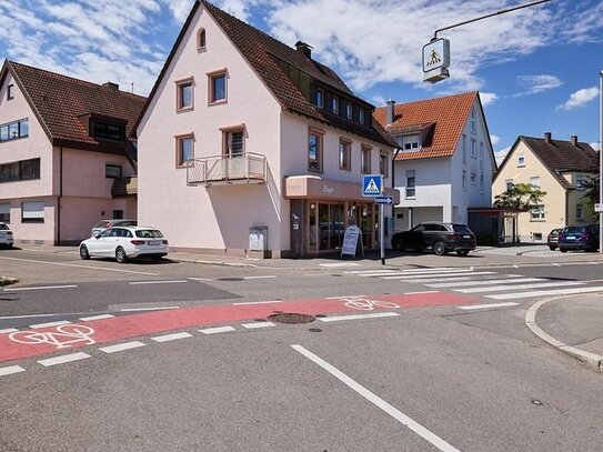 2 Häuser, 7 PKW Stellpl., über 580m² Grundstück 100m² Gewerbefläche 400m² Wohnfläche zentrale Lage