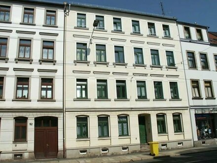 3-Raum-Whg. nahe Neumarkt, 1. OG, Laminat bzw. Fliesen, Küche mit Fenster, Balkon nach Osten