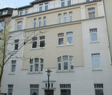 Sanierte Wohnung mit Einbauküche und Balkon in der Heinrichstraße