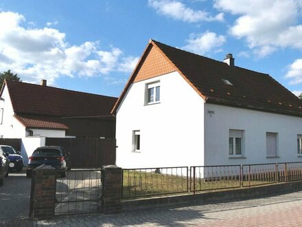 Kleiner Dreiseitenhof in Schwarzheide, zum Wohnen und für Klein-Gewerbe geeignet.