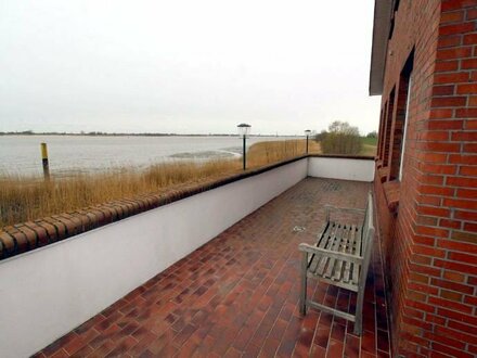 Restaurant mit gut ausgerüsteter Küche und Blick auf die Weser mit bis zu 120 Sitzplätzen