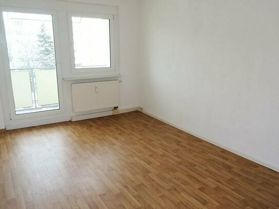 ** mit Balkon ** 3 Zimmer Wohnung in Werdau zu vermieten!