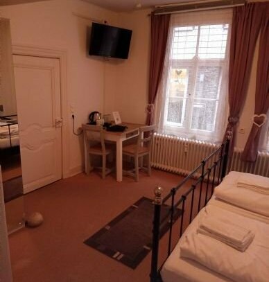 Zimmer mit Bad in der schönen Altstadt Monschau für Berufstätige als Zweitwohnsitz