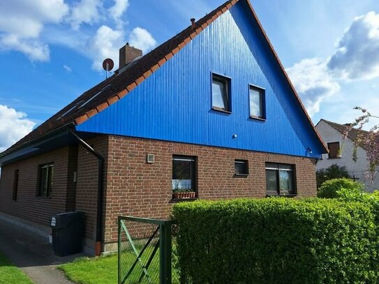 Gepflegtes 3-Familien-Haus mit Kamin und Doppelgarage in Wampen nahe Greifswald