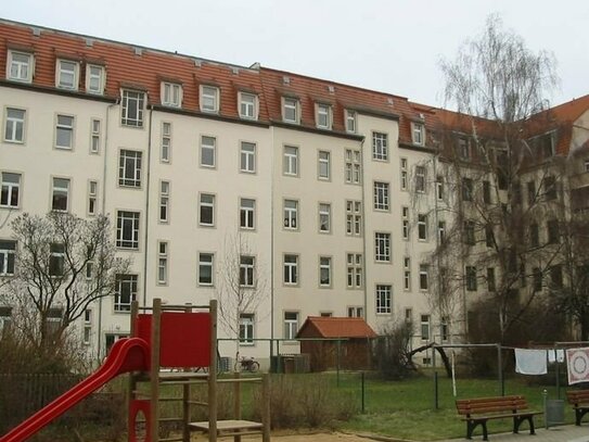 Tolles Haus, Top Lage - 2 Zimmer-Wohnung im Dachgeschoss in Striesen zu verkaufen!