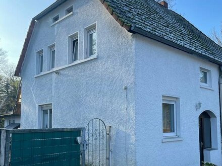 Gemütliches Familien-Eigenheim mit großem Garten und Garage