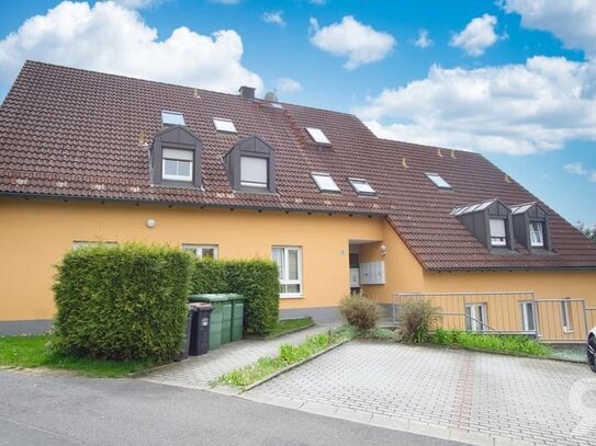 Gepflegte und lichtdurchflutete 1-Zimmer Dachgeschosswohnung im schönen Kulmain