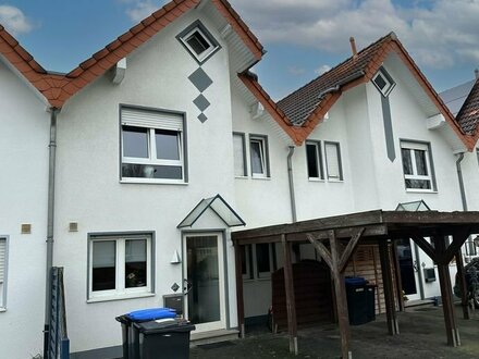 In beliebter Wohngegend: Reihenmittelhaus mit einem Carport in Hamm-Werries