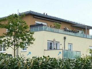 Neuwertige 3-Zi-OG-Wohnung mit Lift - EBK - Balkon - 2 TG-Stellplätze - sehr ruhige Lage in Großmehring ab 01.07.24