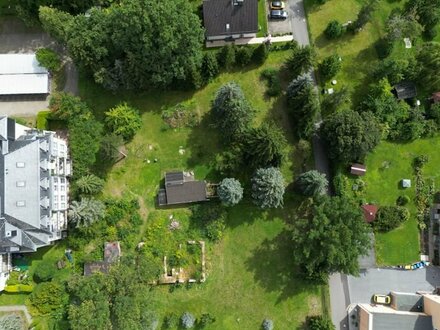 Grünes Grundstück für Einfamilienhaus oder Doppelhaus