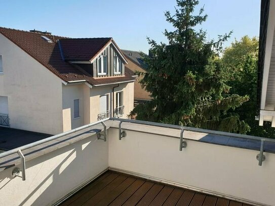 Sehr schöne und helle Dachgeschosswohnung mit sehr schöner Dachterrasse und Kaminofen