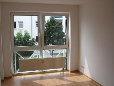 Helle 3-Zimmer-Wohnung, 2.OG mit Aufzug, Loggia, Tiefgaragenstellplatz und Keller zu verkaufen!