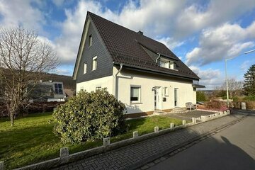 Große Eigentumswohnung in gepflegtem Zweifamilienhaus in guter Lage von Neunkirchen!