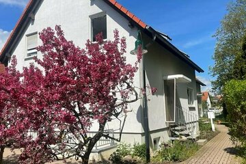 Hier werden Wohnträume wahr! Neu renovierte 2- Raum-Wohnung im Dachgeschoss/1. Etage in Mühlhausen