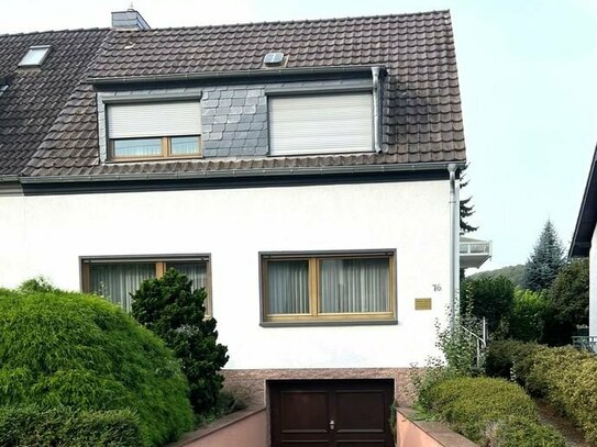 Güls; Doppelhaushälfte mit Terrasse, Garten, überdachter Balkon u. Garage