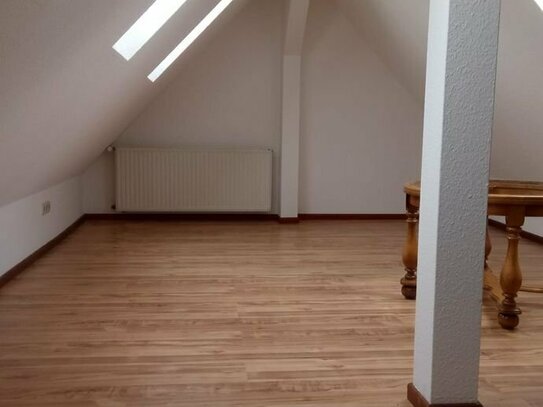 Großzügige Dachgeschoss-Wohnung in ruhiger und zentralen Lage sucht neue Mieter!