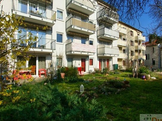 Traumhafte Wohnung mit viel Platz, gemütlicher Terrasse im Grünen und 4 PKW Stellplätzen.